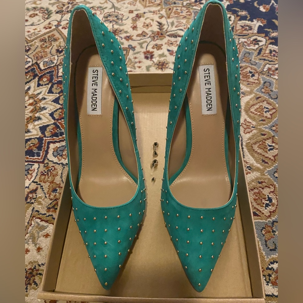 Steve Madden Valarie green with gold gems High Heels NWOT